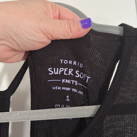 Torrid keyhole tank - Picture 3 of 4